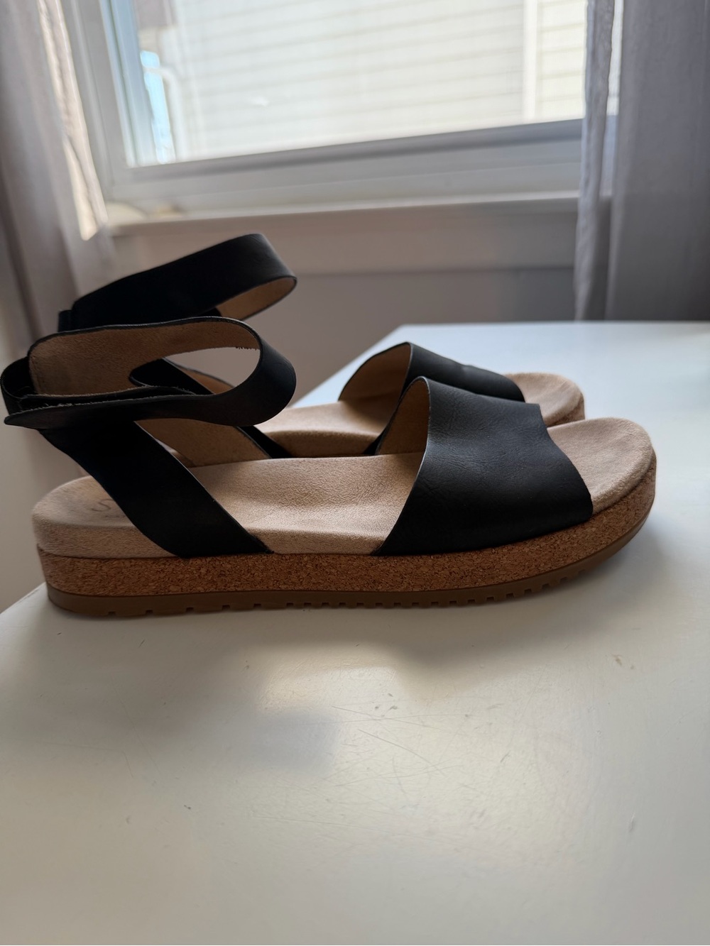 Women's Naturalizer Black Leather Ankle-Strap Platform Sandals - Picture 8 of 9